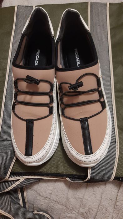 Tenis marca Piccadilly muito leve e confortavel