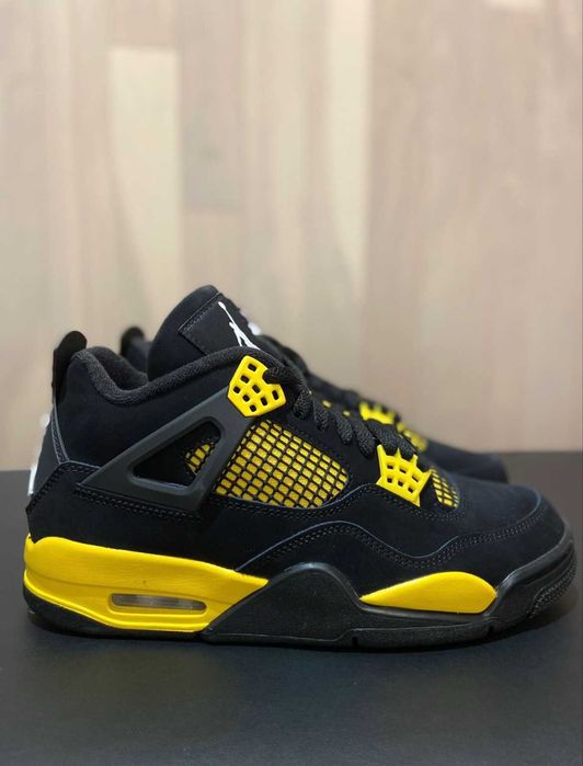 Buty-Trampk-Jordan 4 Retro Thunder R.43