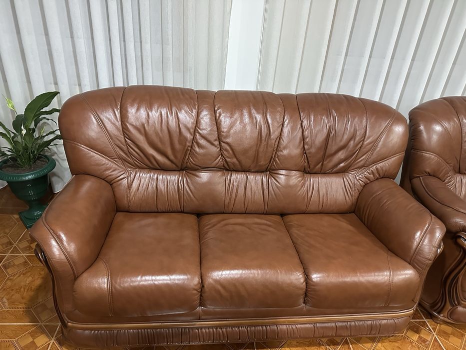 Conjunto de sofás em pele