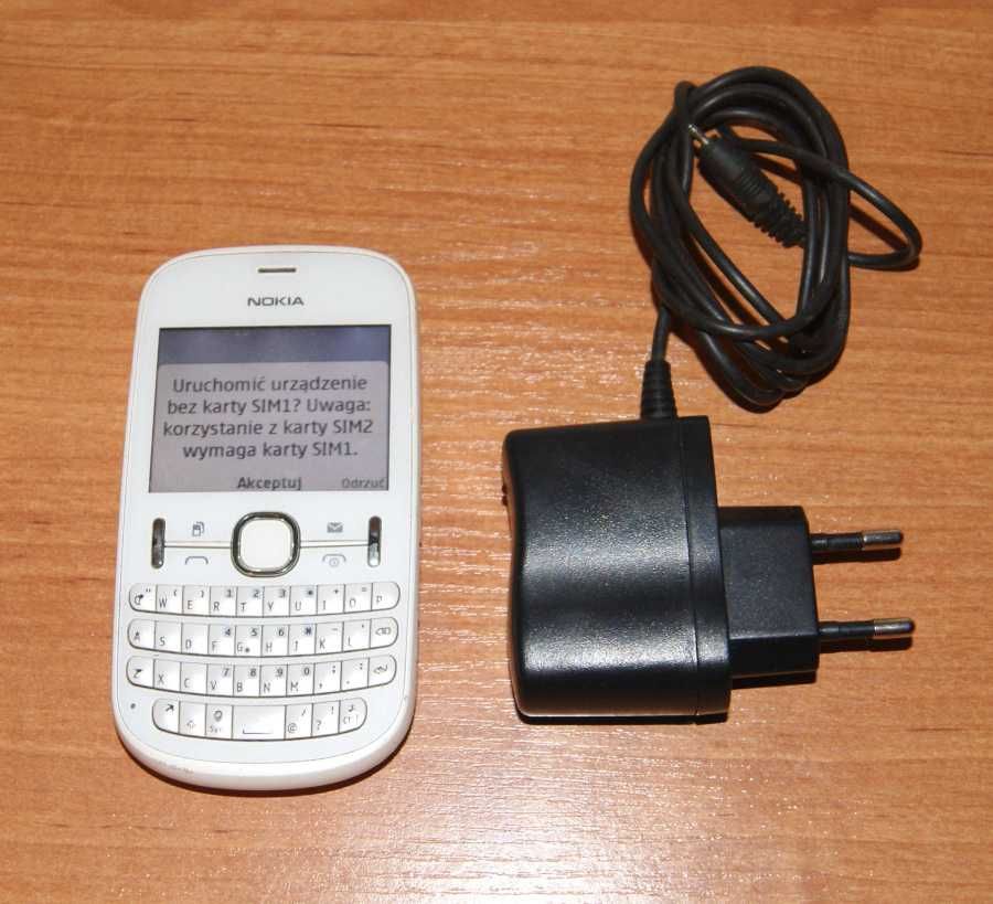 Stary Telefon GSM Nokia 200 słaba bateria