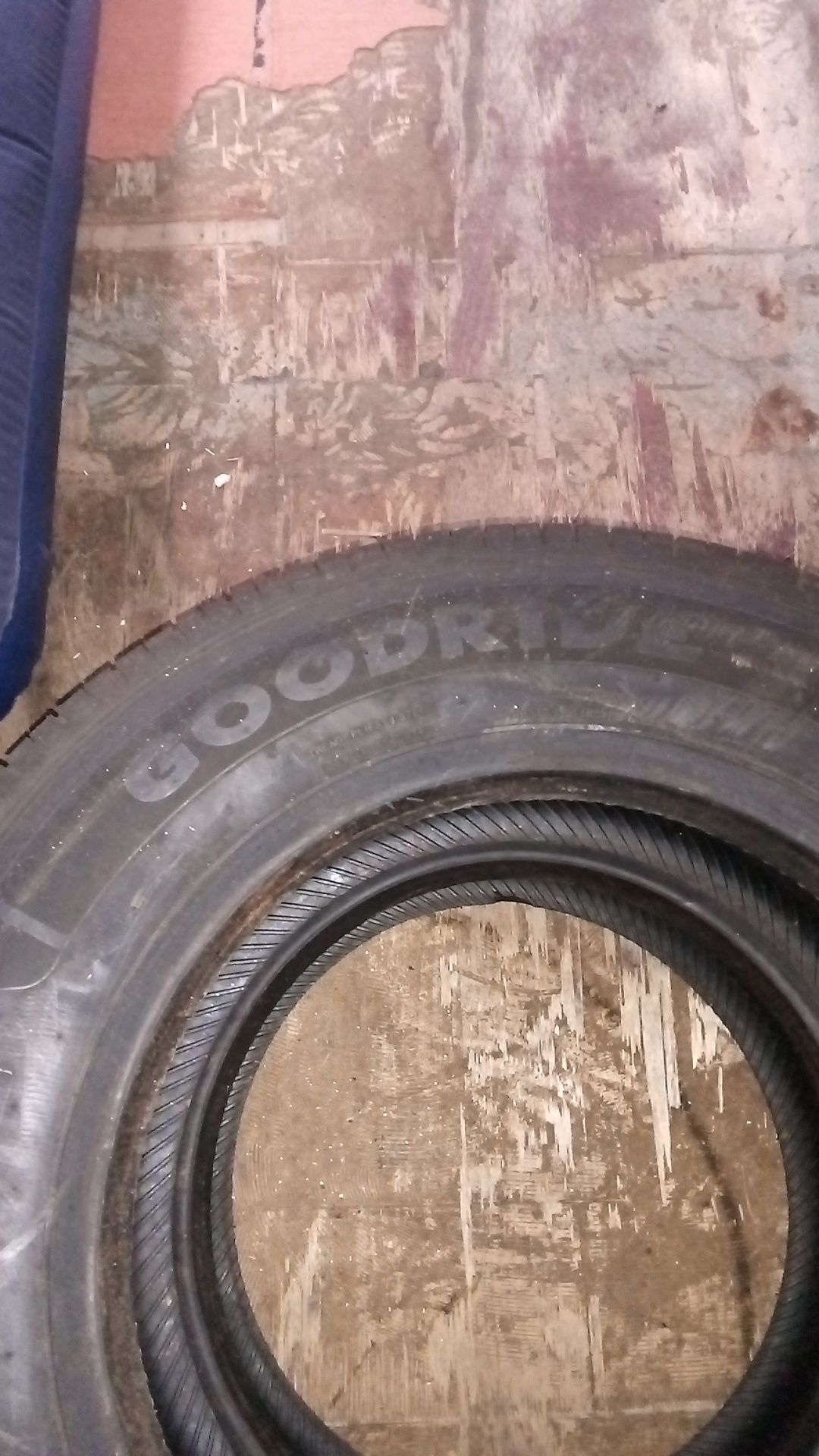 2 pneus novos goodride 205/75r17.5