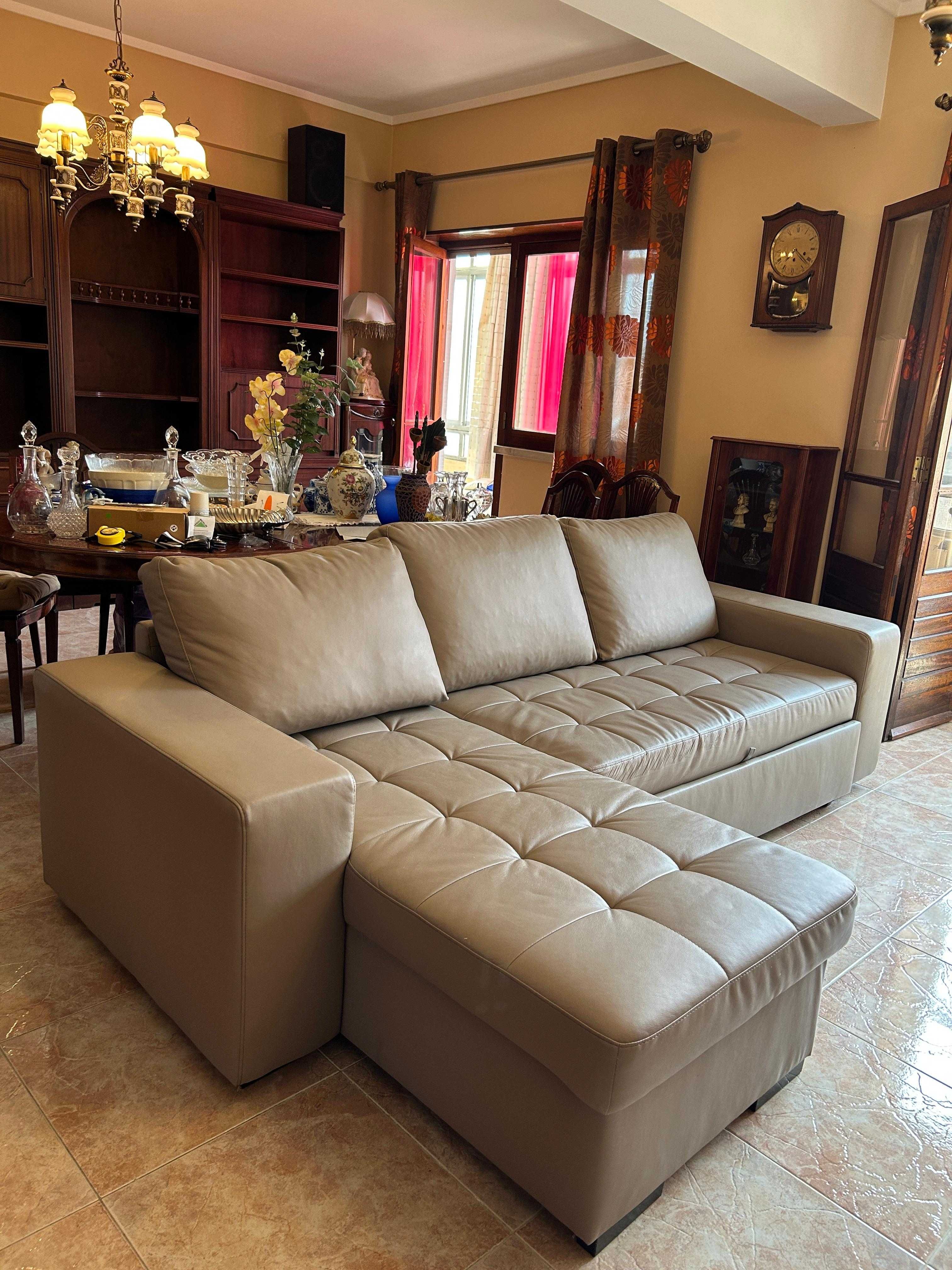 Sofa com chaise longue