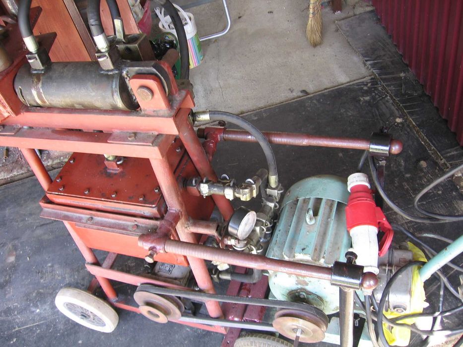 Gientarko-łuparka hydrauliczna