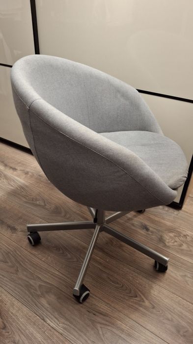 Krzesło obrotowe model Skruvsta, Ikea, szare,