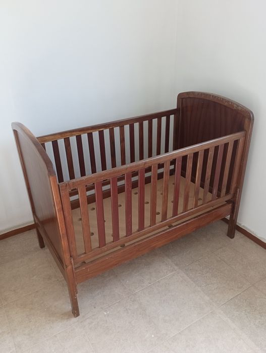 Cama de madeira - bebé