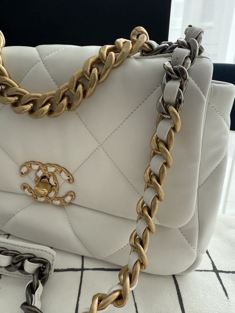 Нова сумка Chanel 19 white