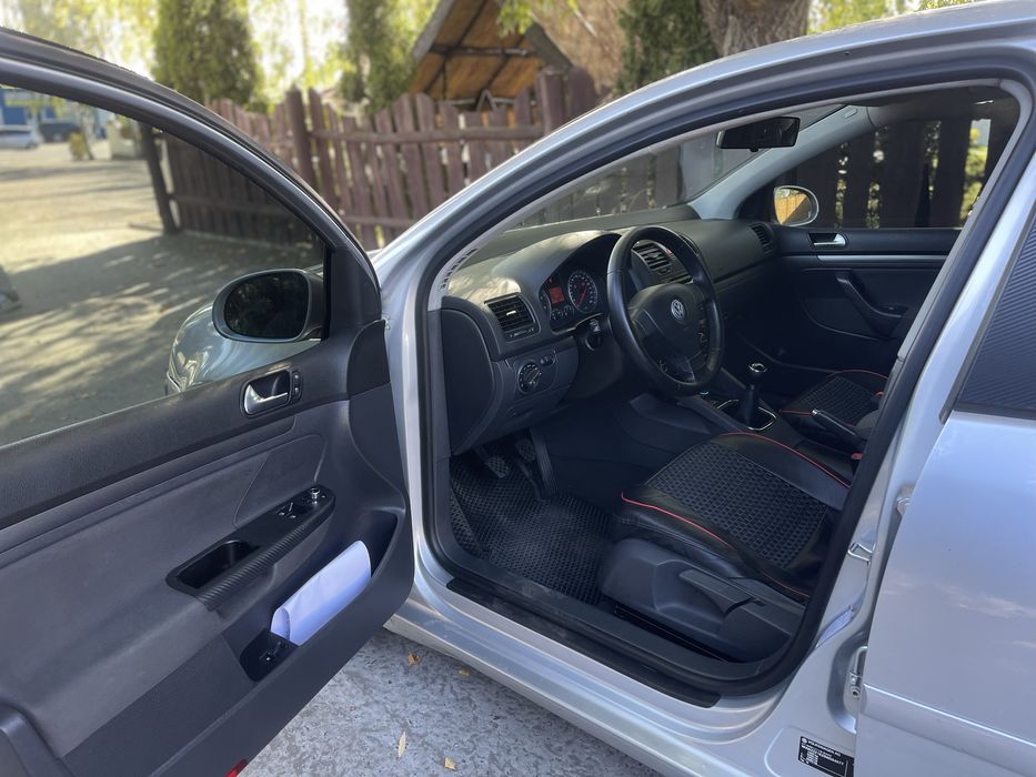 VOLKSWAGEN GOLF V 2005 , 2.0 полный привод , в идеальном состоянии
