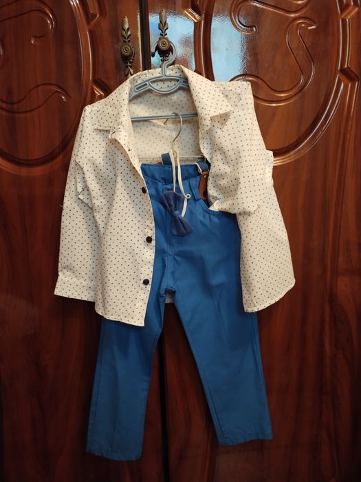 Продам святковий костюм 4-5р.