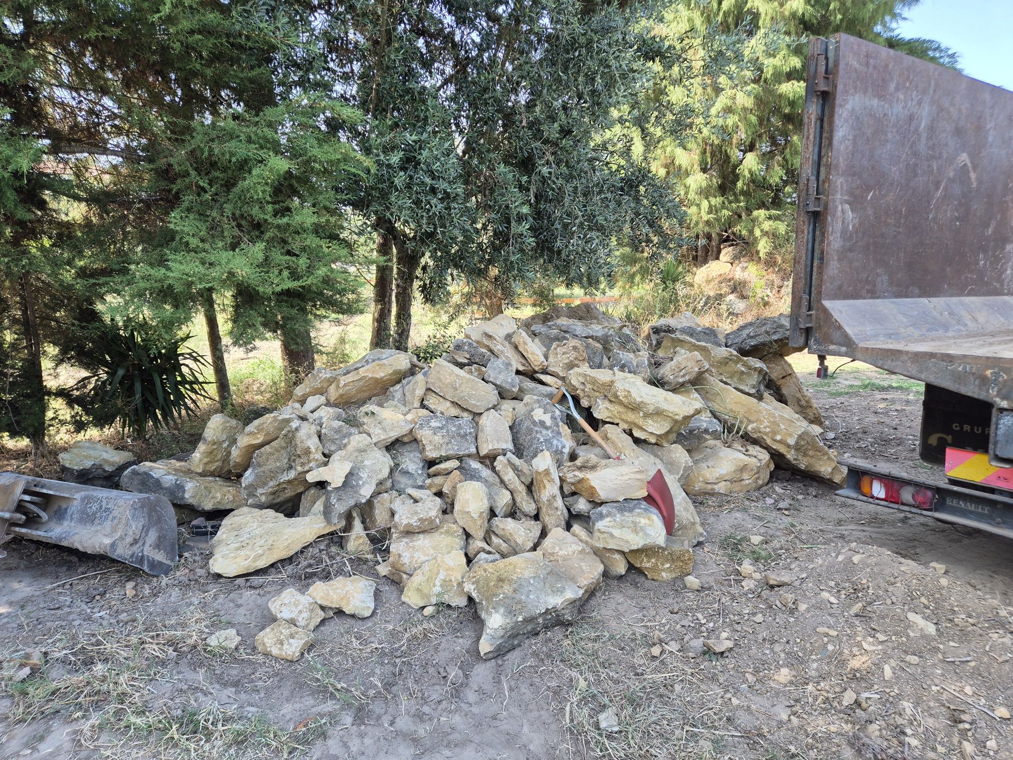 Vendo lages/pedra para obras jardim