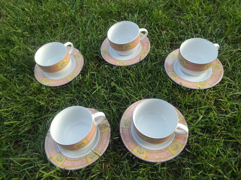 Zestaw pięciu filiżanek do herbaty do kawy z spodkami z talerzykami