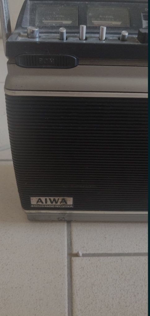 AIWA RADIO CASSETTE Recorder Stereo
Modelo TPR-930