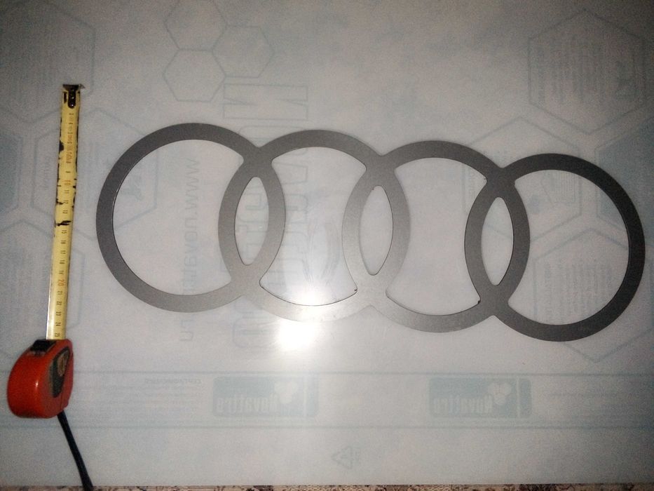 Инсталяция авт.значок Ауди