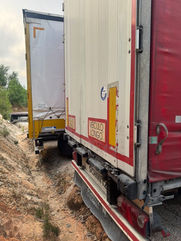 Semi-reboque Schmitz em lona