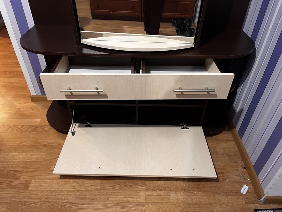 Прихожа з дзеркалом