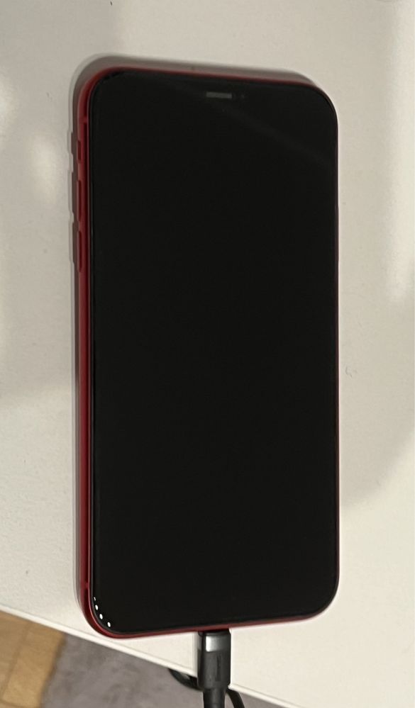 iPhone 11 64GB + case czarny