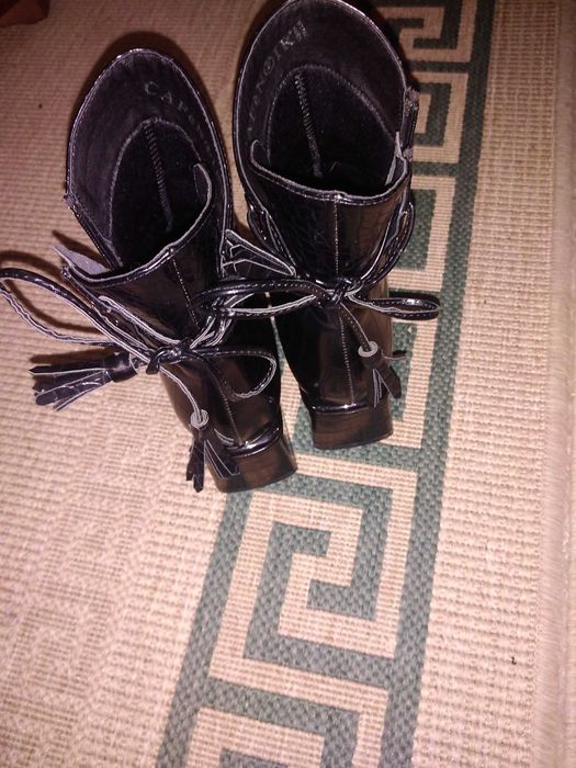 Botas tamanho 35 pretas