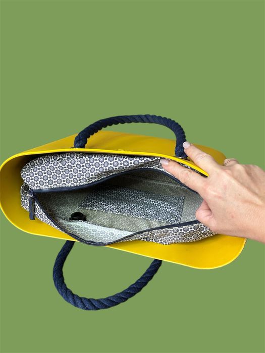 Жіночий шопер з додатковими деталями