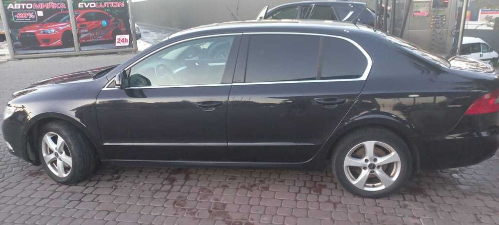 Автомобіль skoda superb