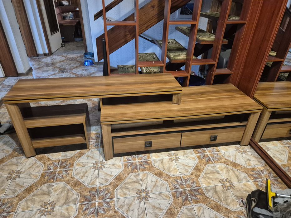 Szafka z przystawką i blatem górnym.