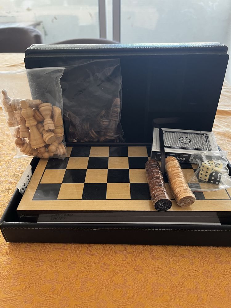 Vendo jogo novo damas e cartas