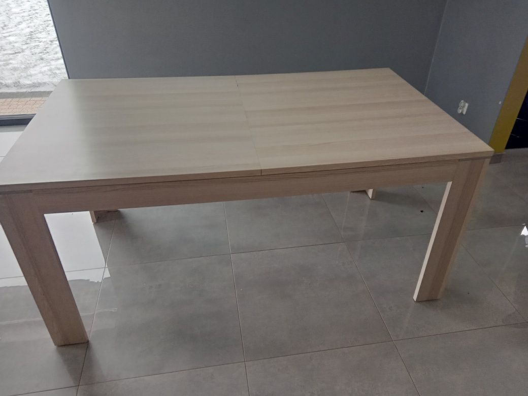 Stół o wymiarach  160 x 90