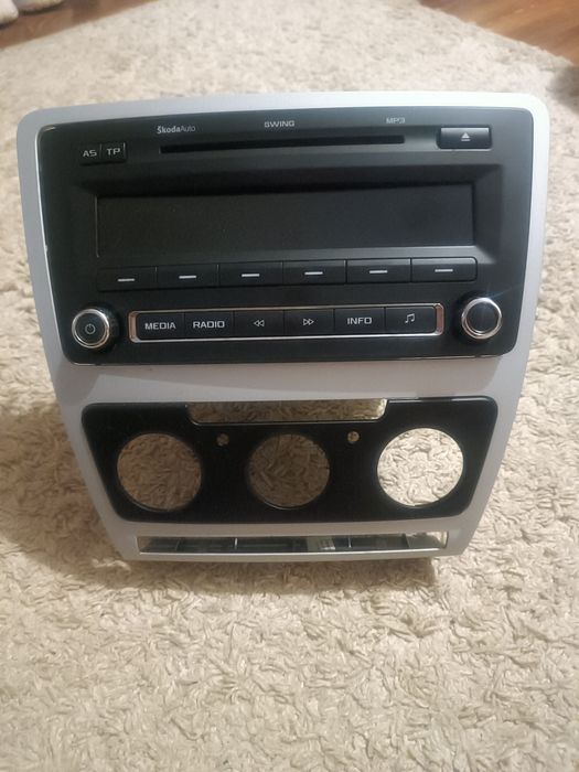 Автомагнітола на Skoda A5 2011р.