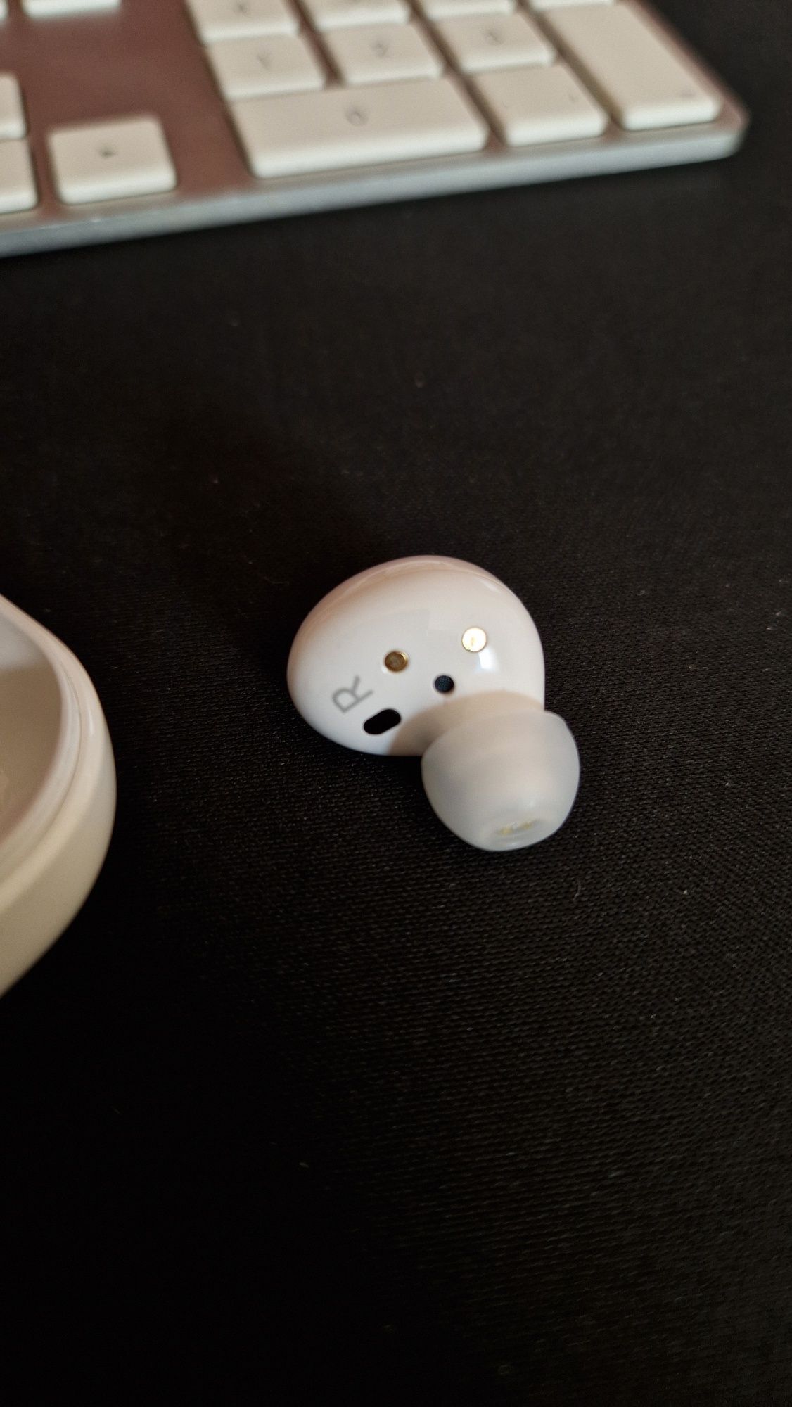 Бездротові навушники Samsung Buds (sm-r177) кейс і правий навушник