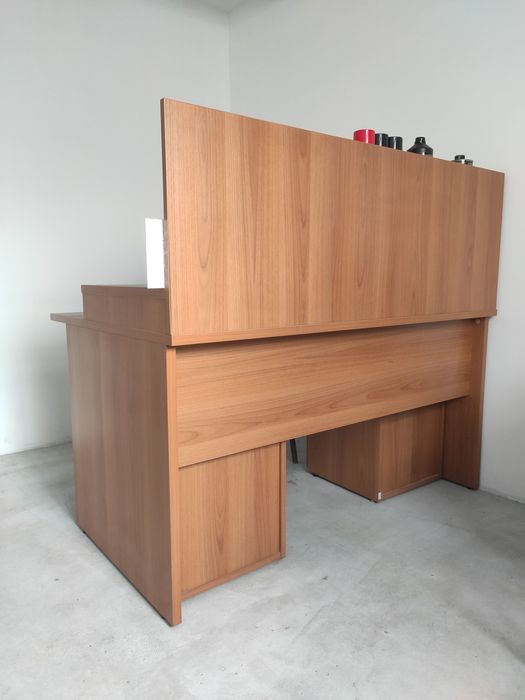 Стіл офісний високої якості.