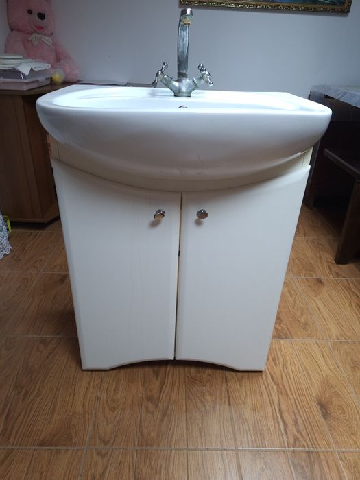 Умивальник з тумбою