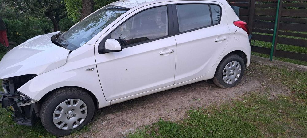 Hyundai i.20 I półka bagażnika plastiki wszystkie