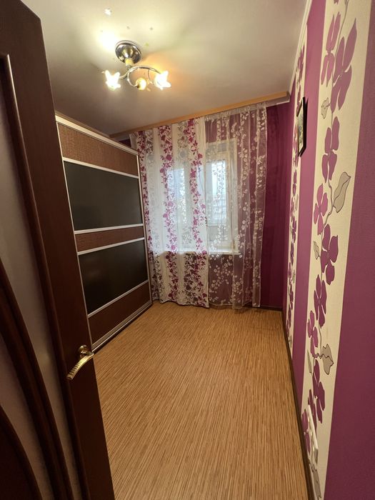 Сдам в оренду  квартиру 4 кімнатна.