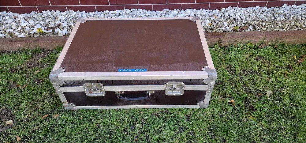 futerał case box walizka kufer