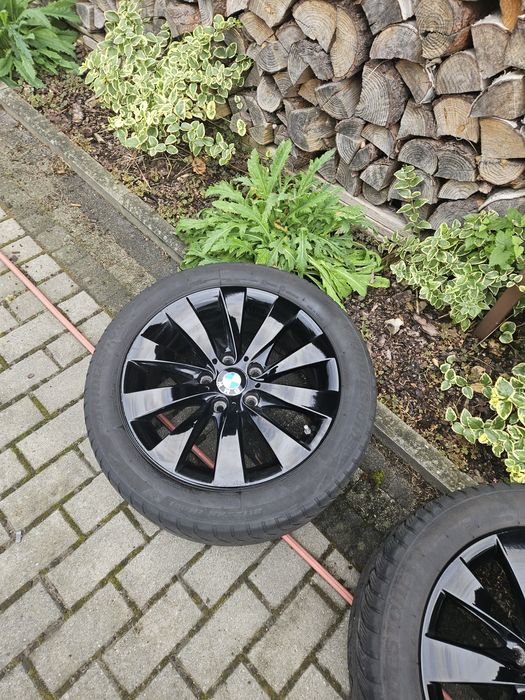 Alufelgi czarne REZERWACJA  DO 22 17 bmw czujniki  225 50 r 17  5x120