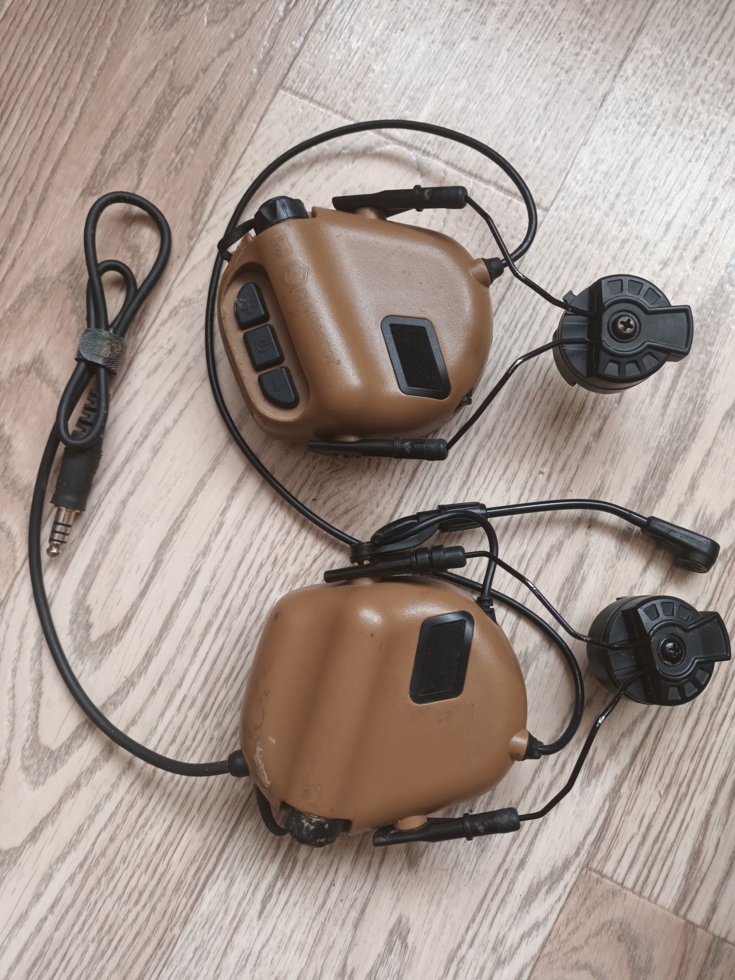 Наушники EARMOR.
