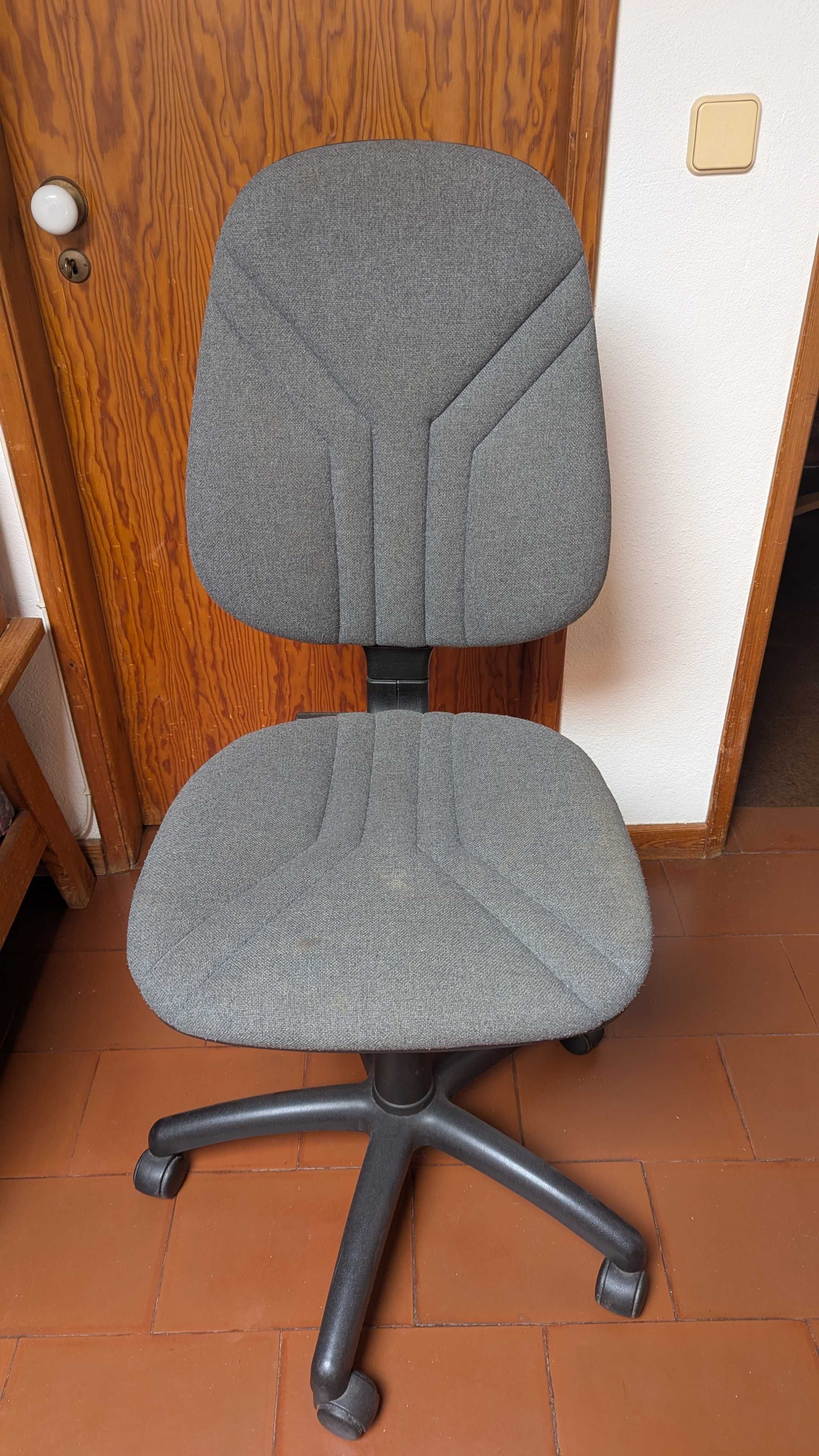 Cadeira de Escritorio regulável