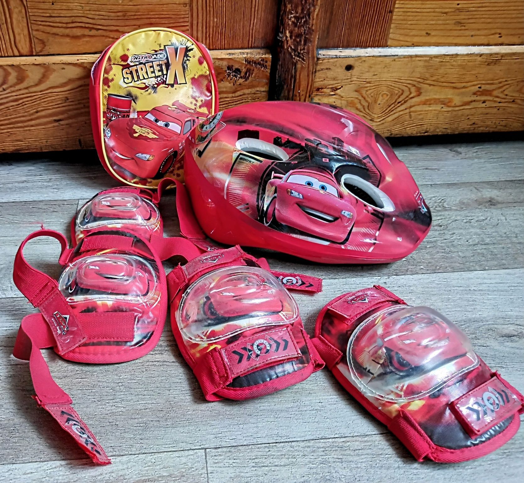 Kask ochraniacze na kolana i łokcie,nerka na rzepy Mc Queen Auta!