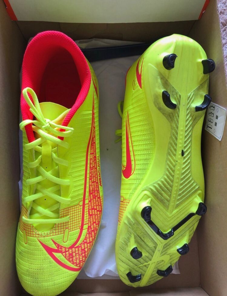 Chuteiras Nike usadas uma vez em casa