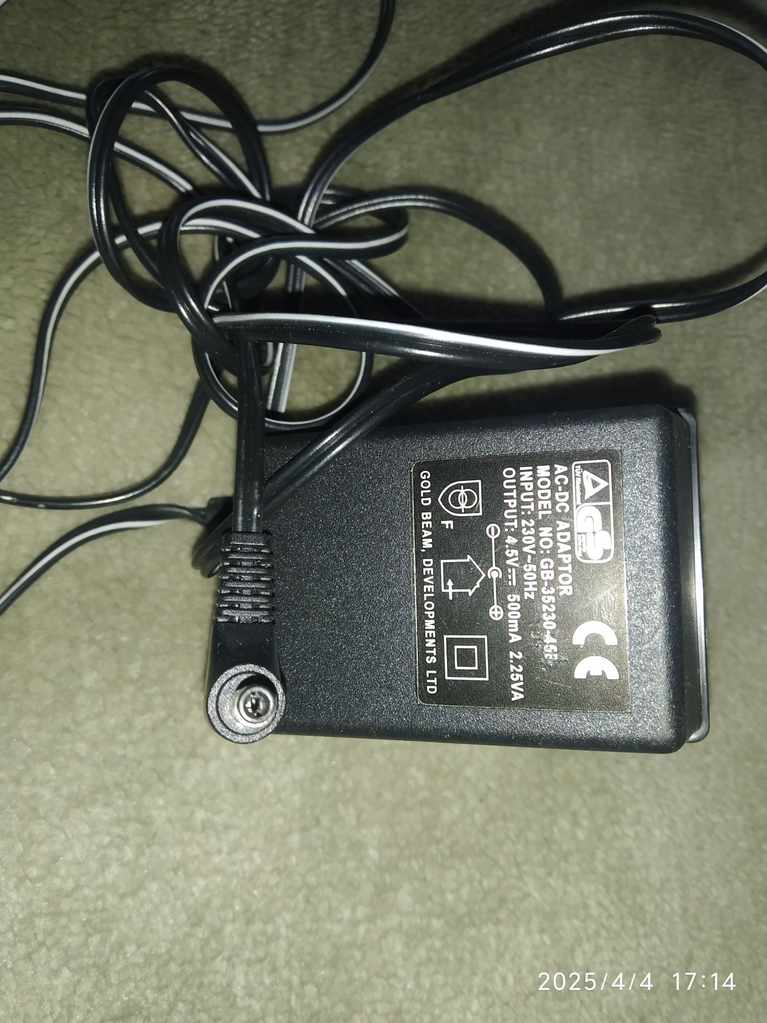 Адаптер,блок питания на 4.5v и 500 mA