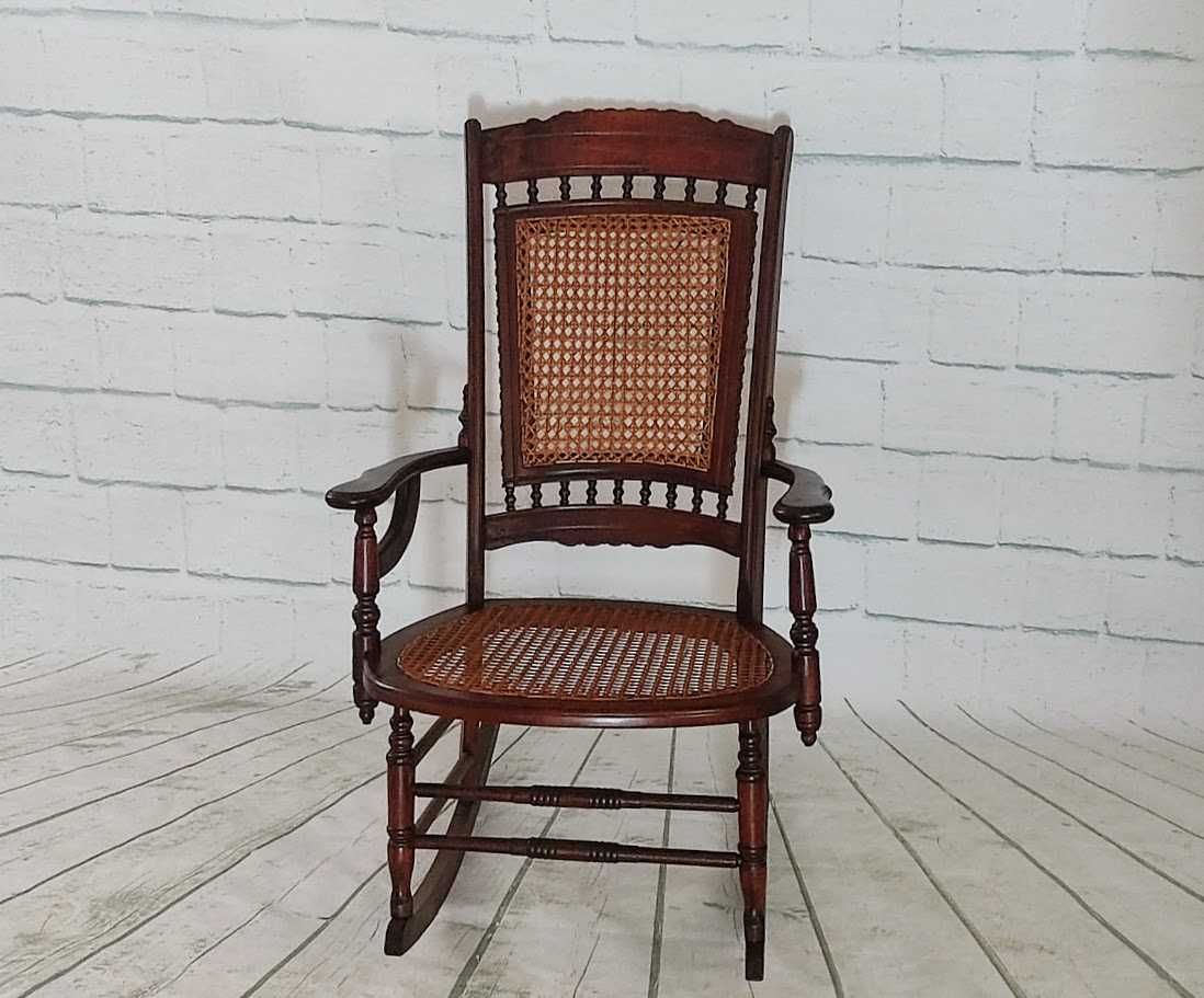 Cadeira de baloiço clássica séc. XIX madeira cerejeira