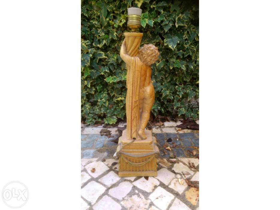 Pé de candeeiro (estatueta)