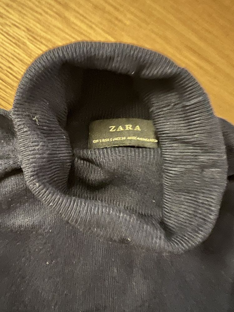 Camisola de Gola Alta cor azul escuro da Zara