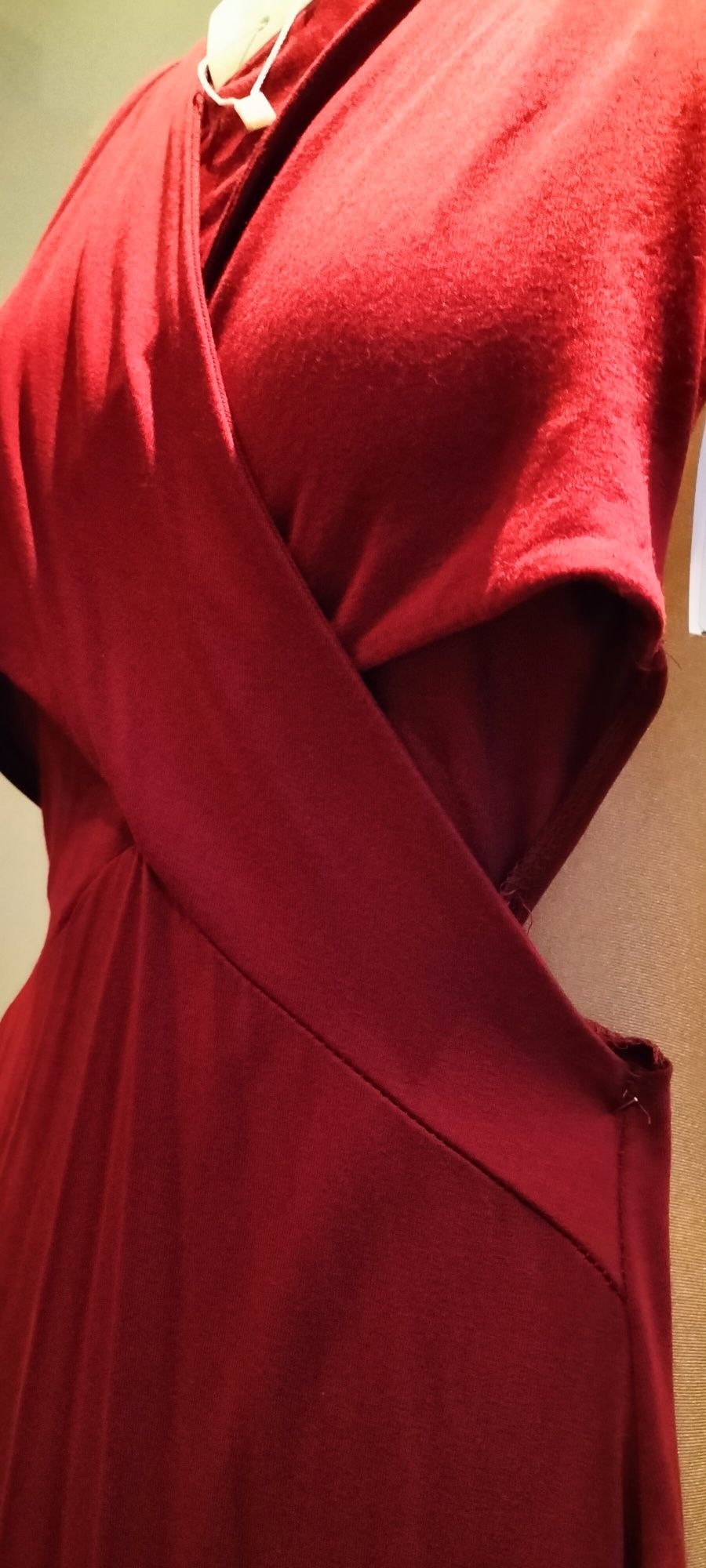 Taliowana piękna suknia długa z wycięciami w talii M