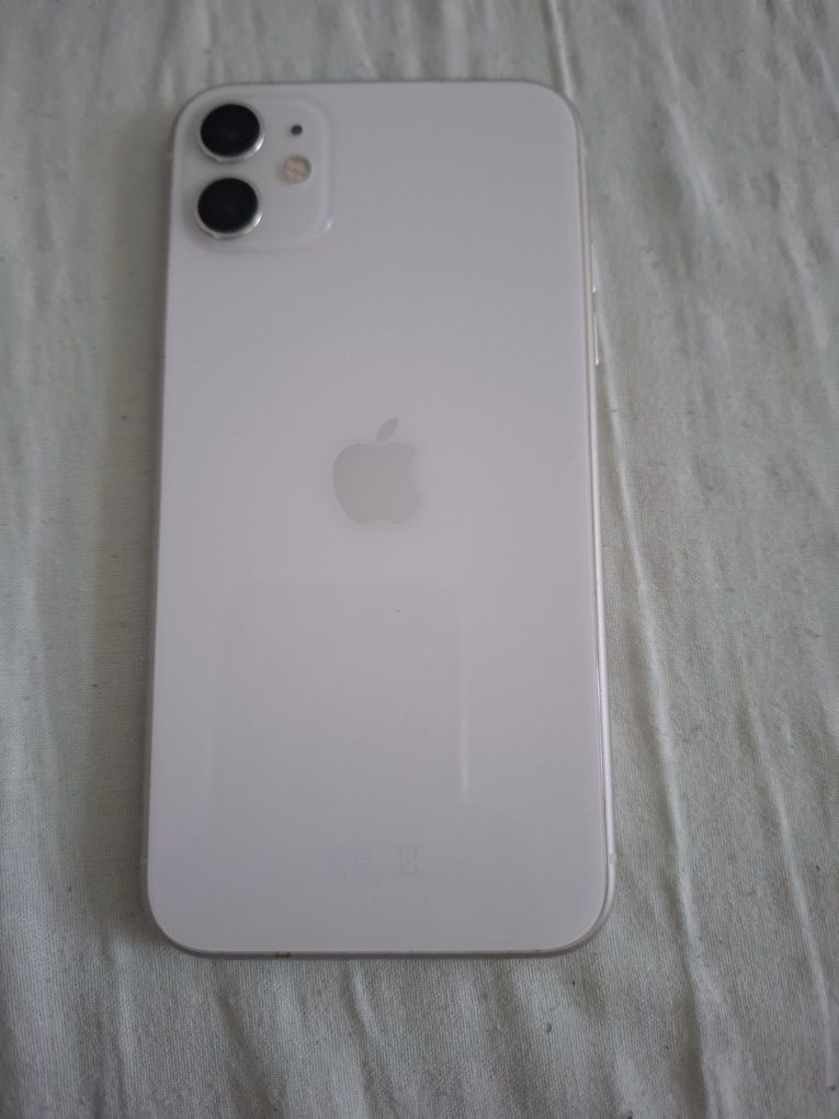 IPhone 11 Bialy, 64gb pamięci wewnętrznej oraz 4gb pamięci RAM