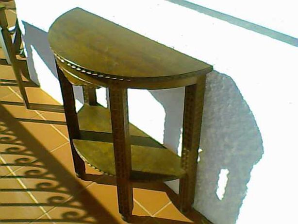 Mesa em meia lua, em madeira maciça, feita à mão !