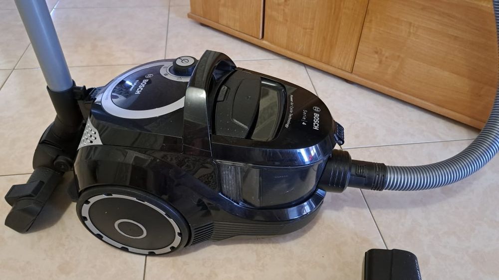 Пилисос Bosch Series 4