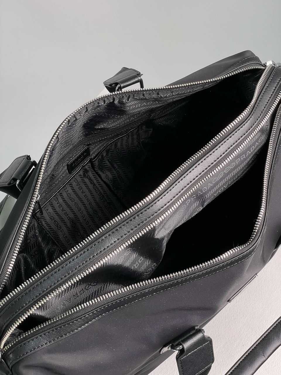 Сумка Prada Re-Nylon and Saffiano Leather Duffle Bag