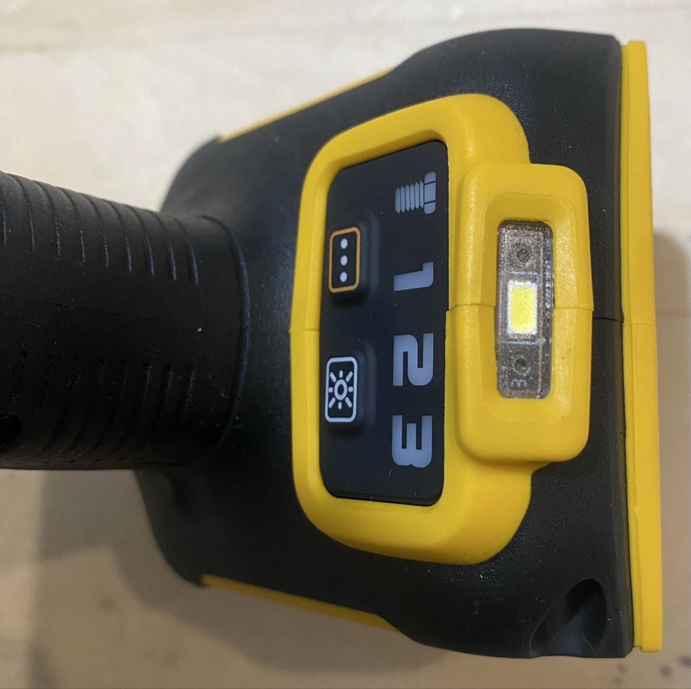 Акумуляторний ударний гайковерт 18V XR 1/2" 1396Nm  DeWALT DCF900 нове