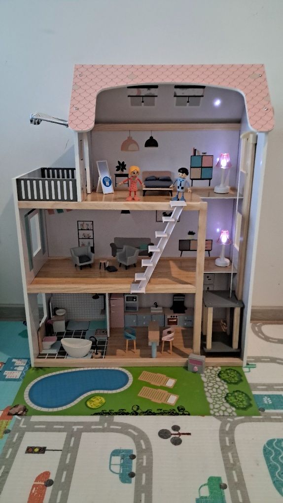 Sprzedam nowy domek dla lalek