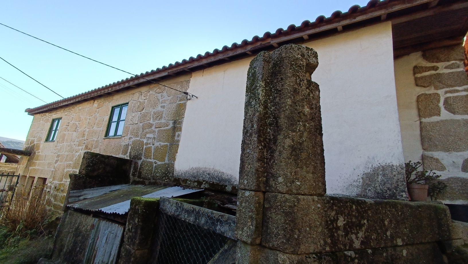 Moradia em Pedra. Vilar de Ferreiros. Mondim de Basto