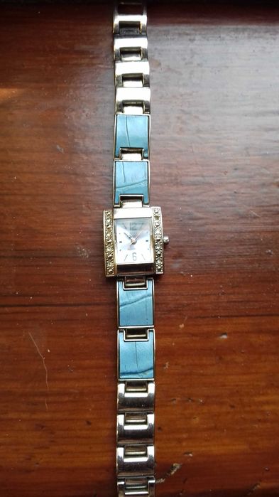 Продам часы женские наручные Q&Q в хорошем состоянии